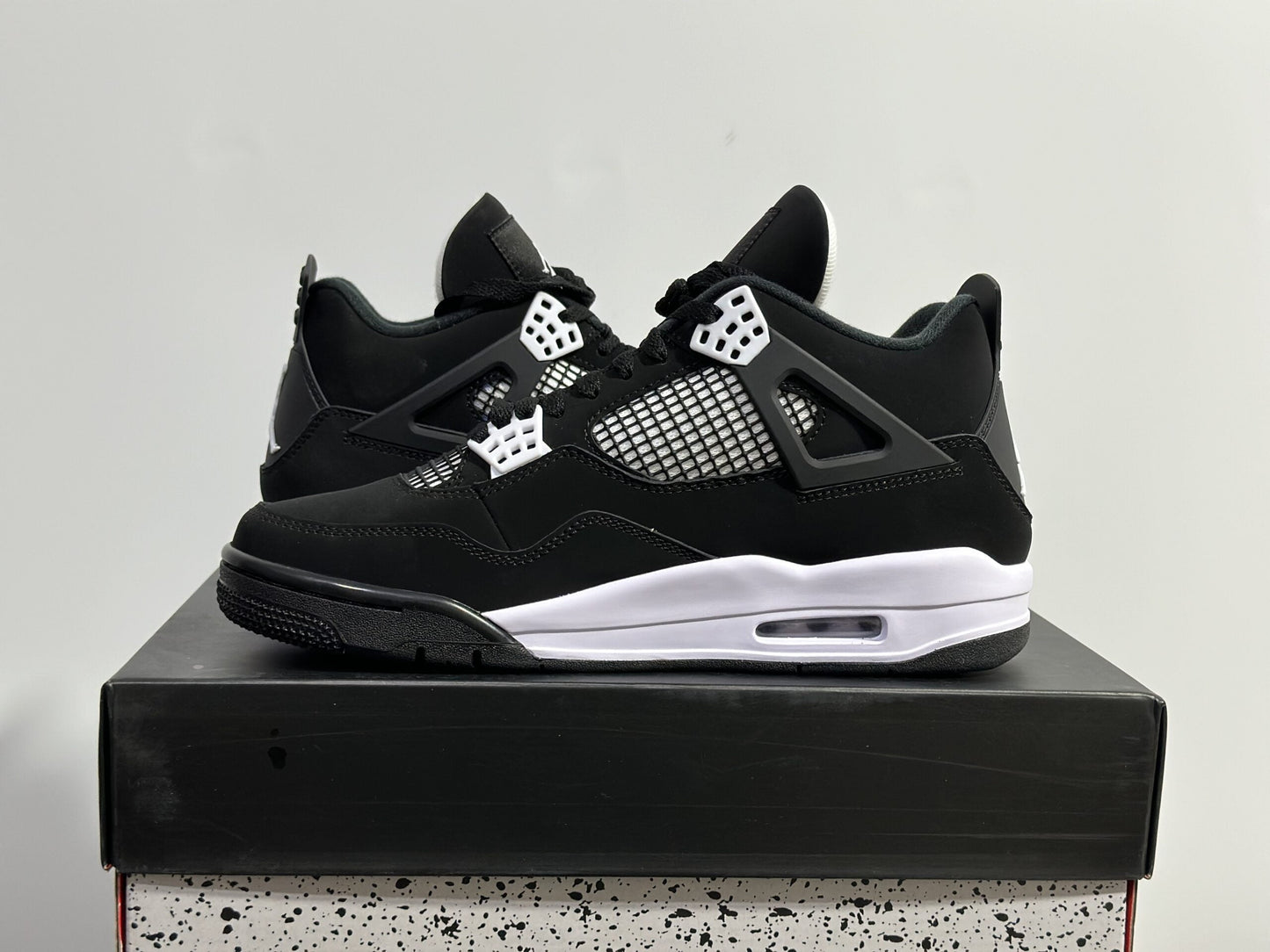 Jordan 4 Bianche e Nere
