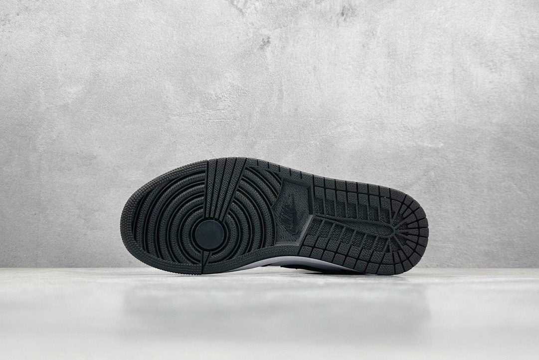 Air Jordan 1 Mid “Chicago Black Toe”