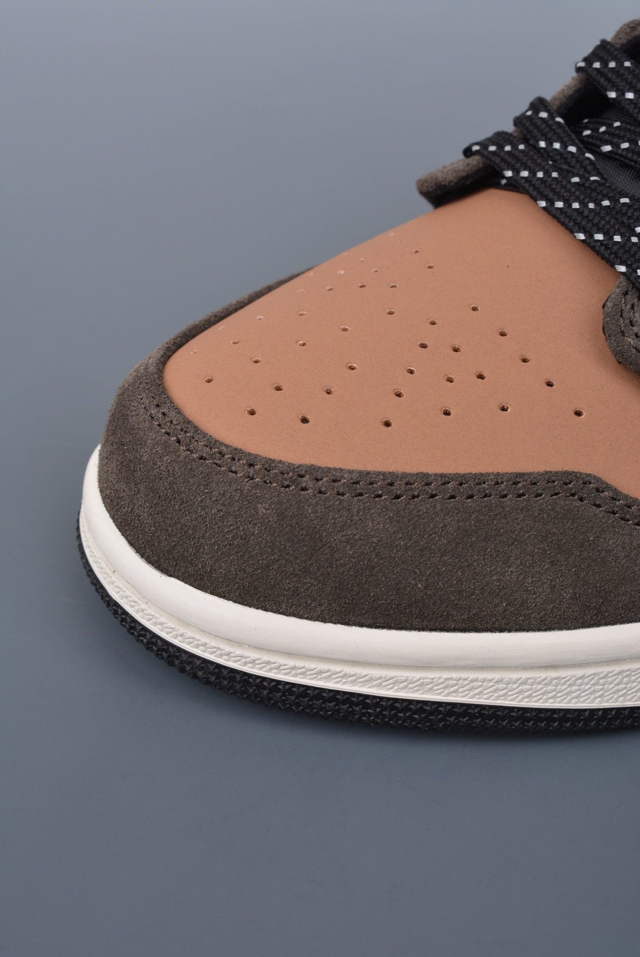 Jordan 1 Mid SE Cioccolato fondente (GS)