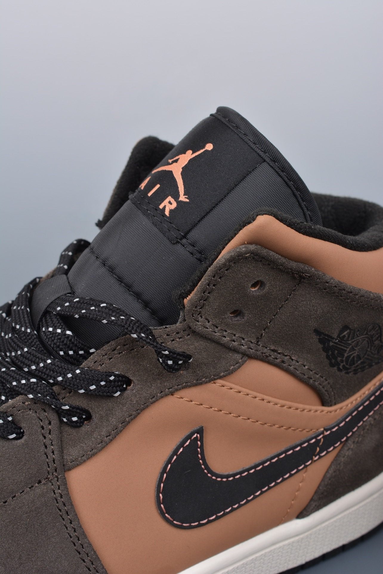 Jordan 1 Mid SE Cioccolato fondente (GS)