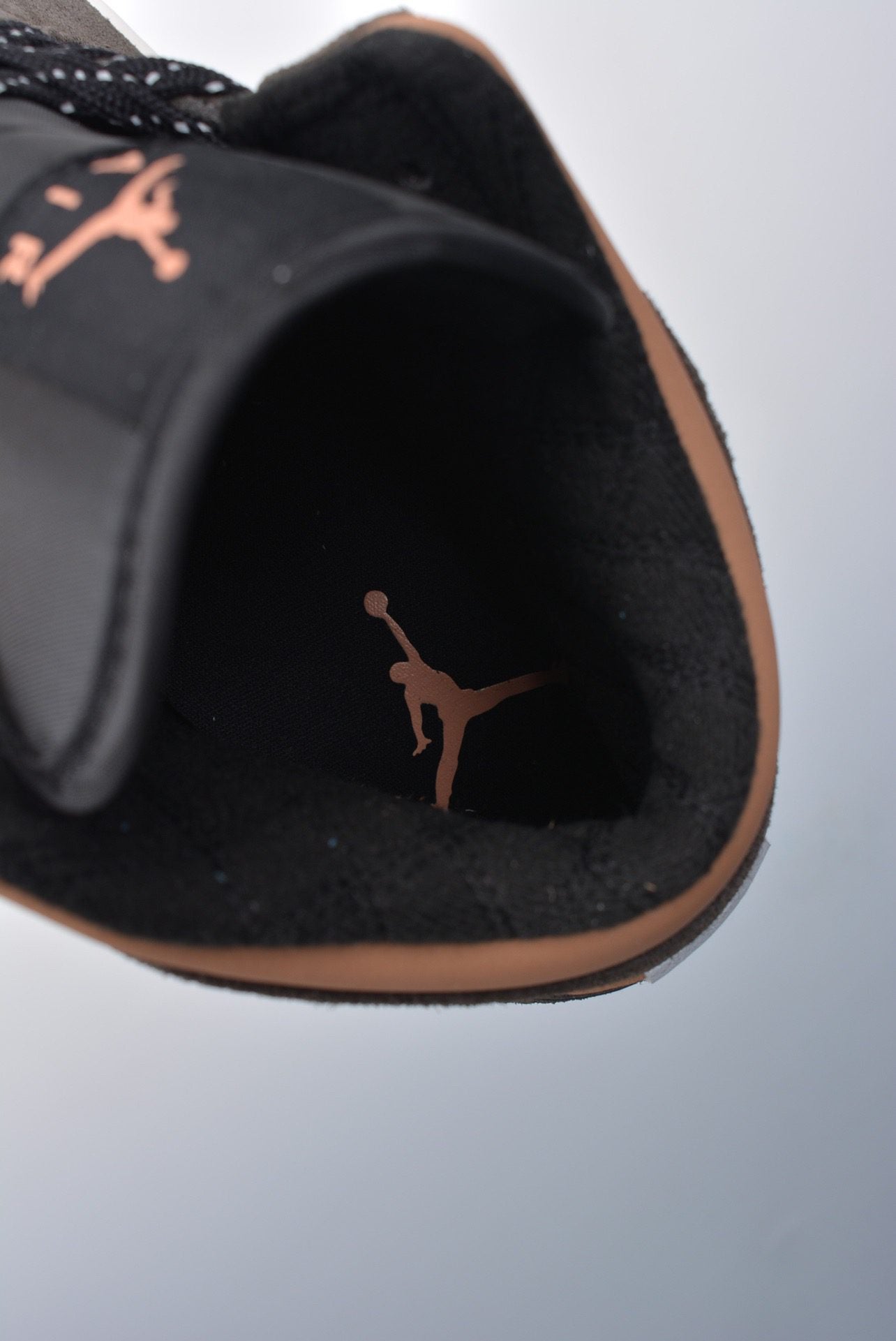 Jordan 1 Mid SE Cioccolato fondente (GS)