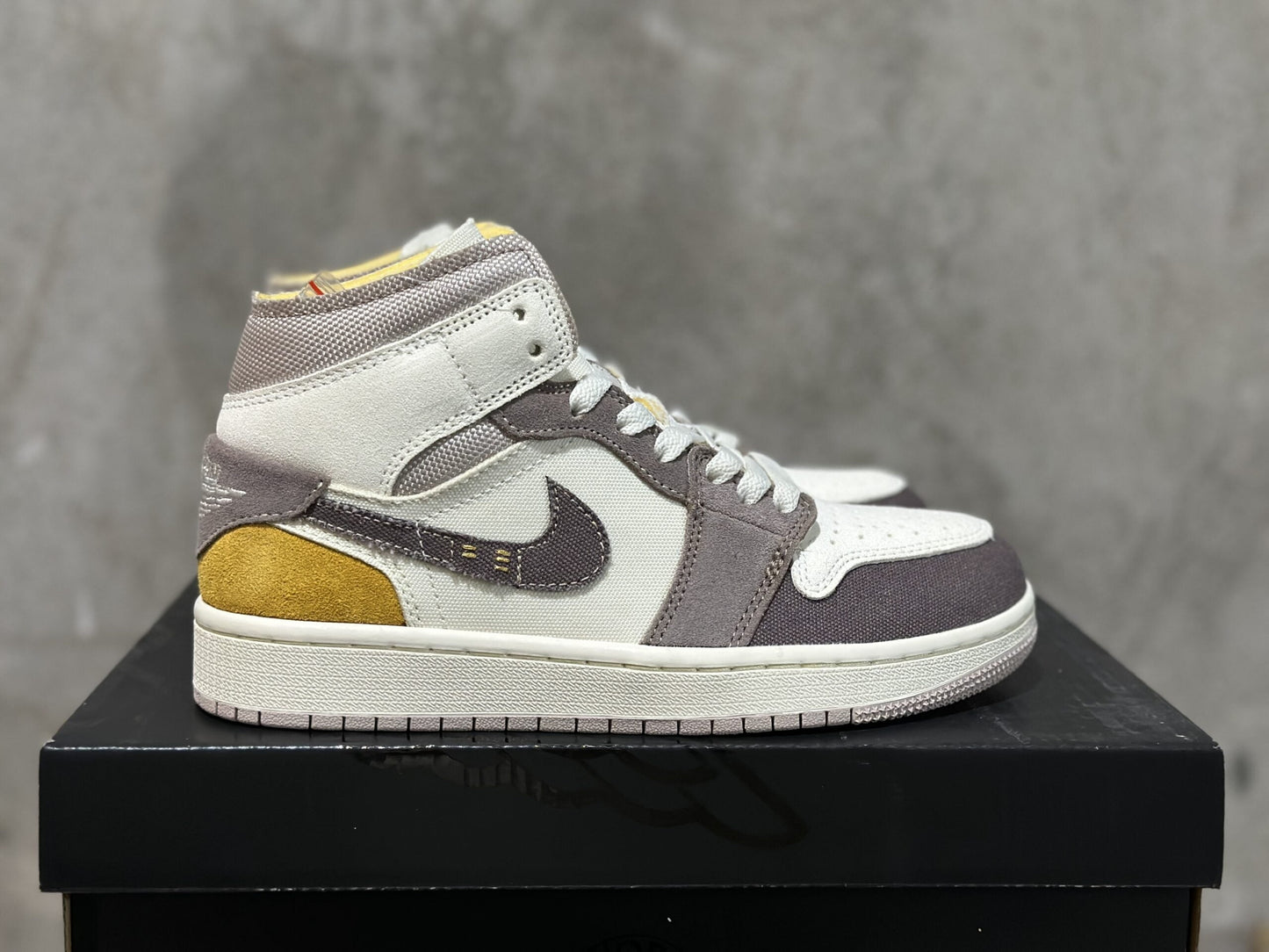 Air Jordan 1 Mid Skater Grey