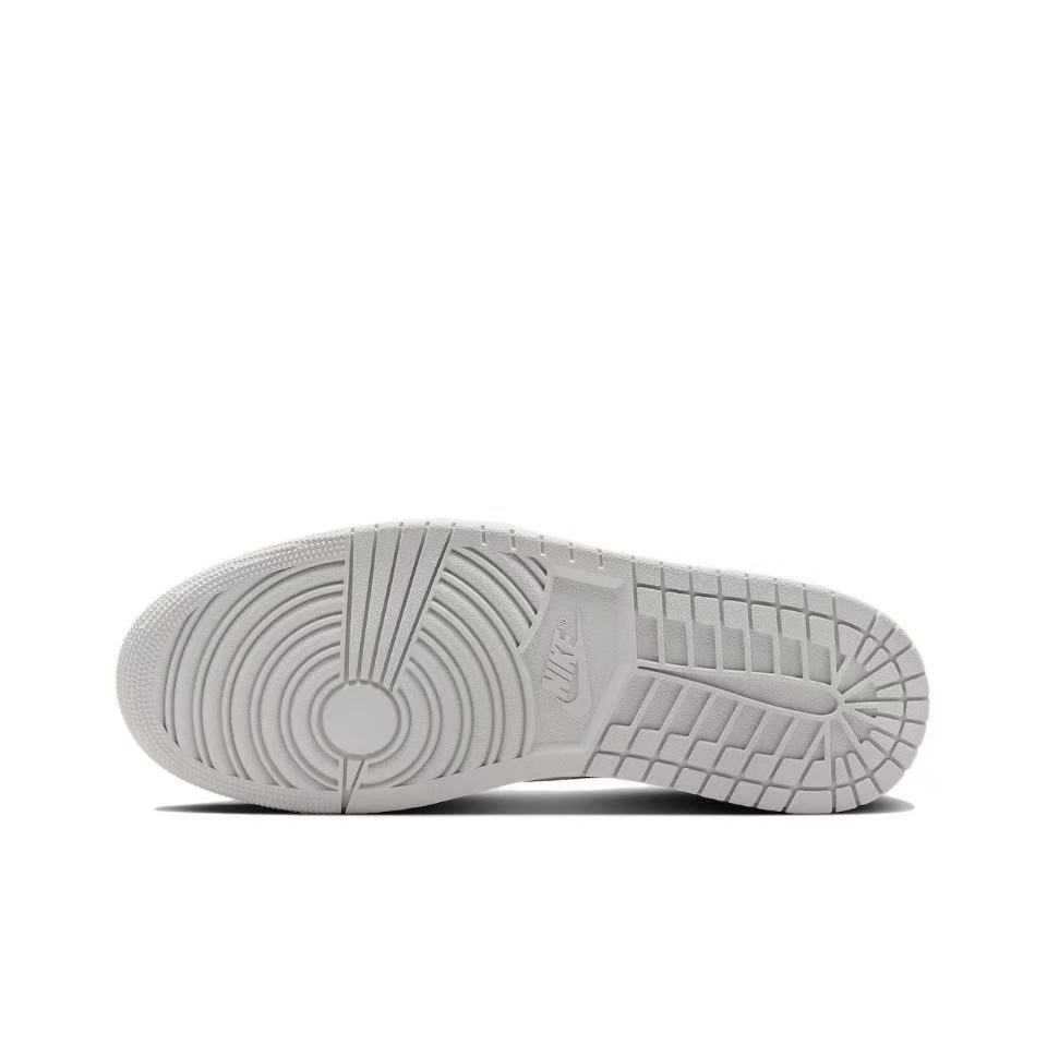 Air Jordan 1 Low OG “Metallic Silver”