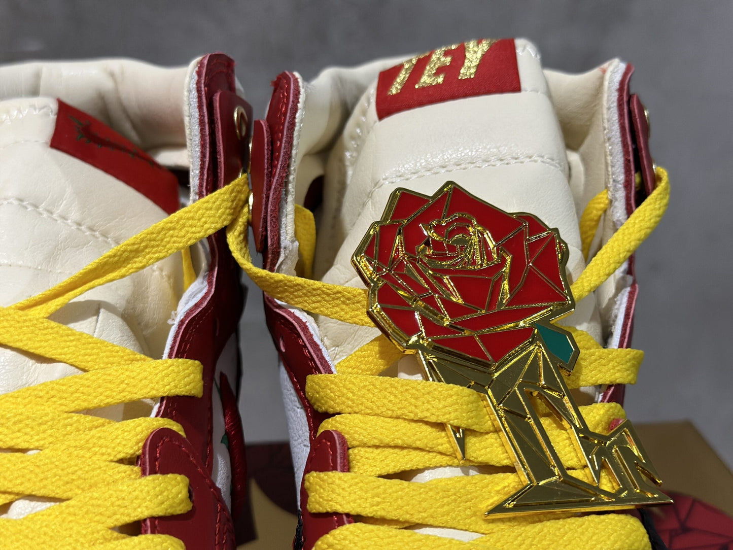 Jordan 1 x travis red