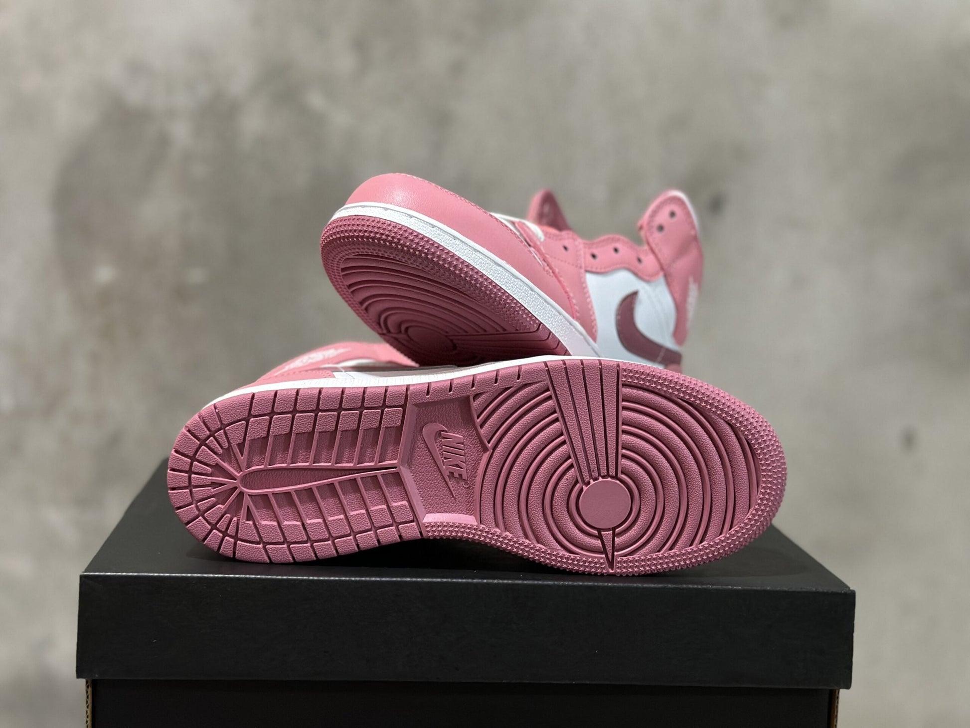 Air Jordan 1 Mid Rosa