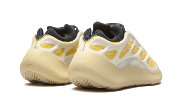 yeezy 700 V3 Safflower